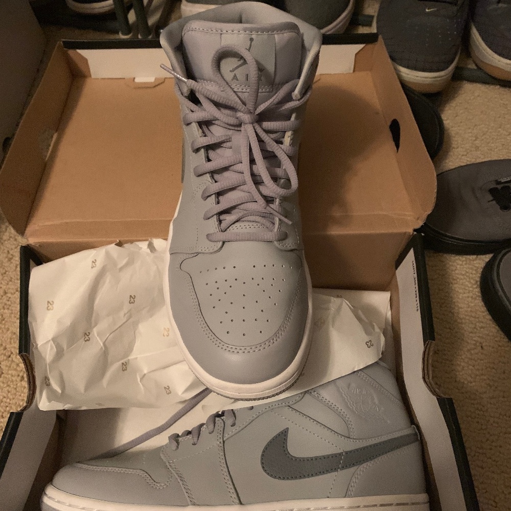 Jordan Nike Mens 1 Mid Wolf Grey - US Men 8.5 _NEW